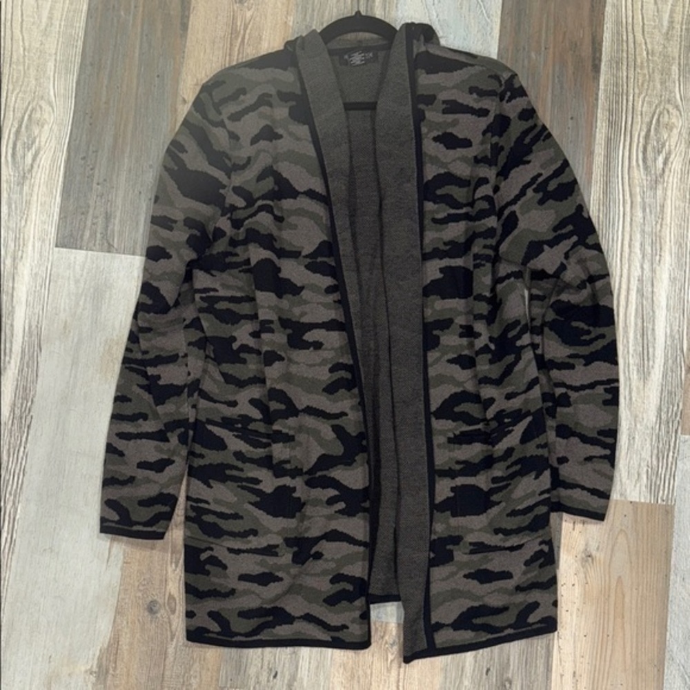 Rachel Zoe Women's Black and Gray Camouflage Cardigan
